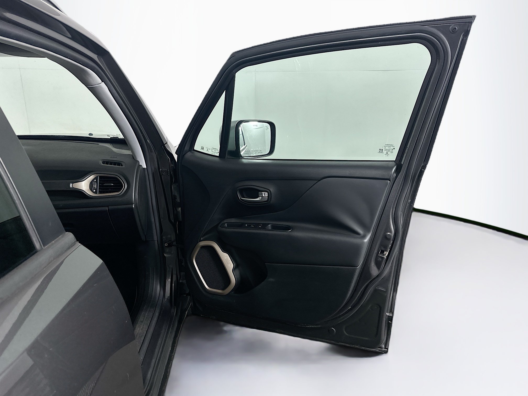 Used 2016 Jeep Renegade Limited FWD image 32