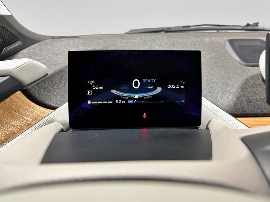 Used 2017 BMW i3 94 Ah w/Range Extender image 9