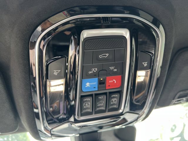 Used 2022 Jeep Grand Cherokee Summit AWD/4WD image 33