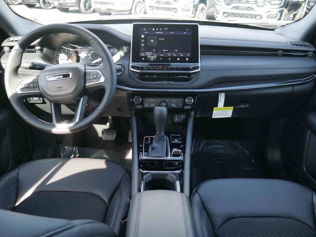 New 2026 Jeep Compass Latitude image 4