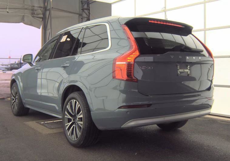 Used 2022 Volvo XC90 T6 Momentum w/ Climate Package image 5