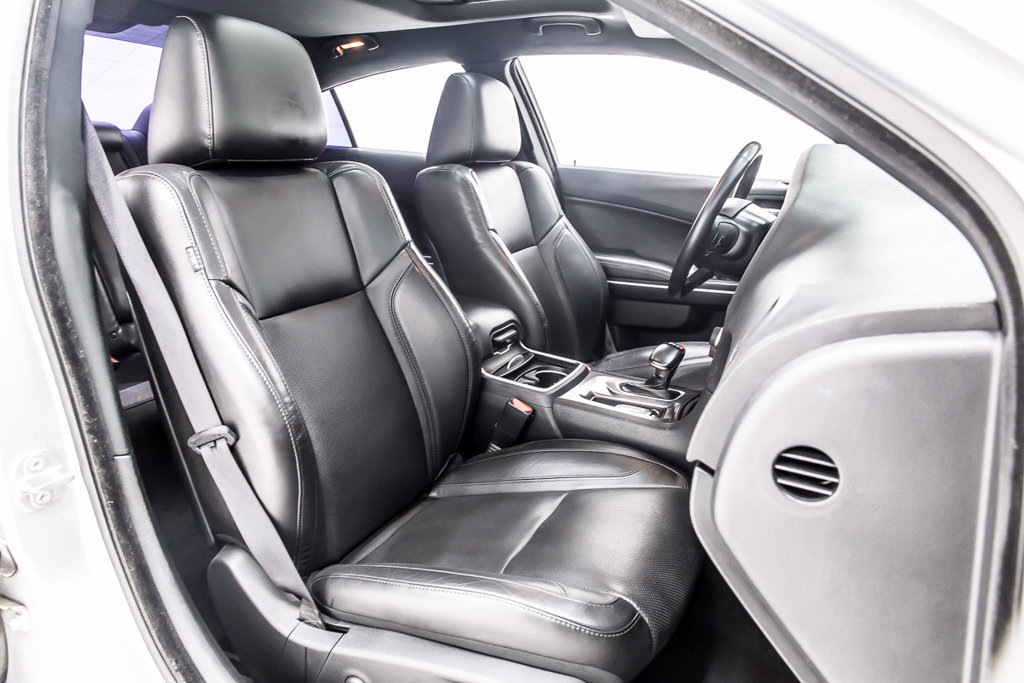 Used 2022 Dodge Charger SXT w/ Leather Interior Group RWD image 33