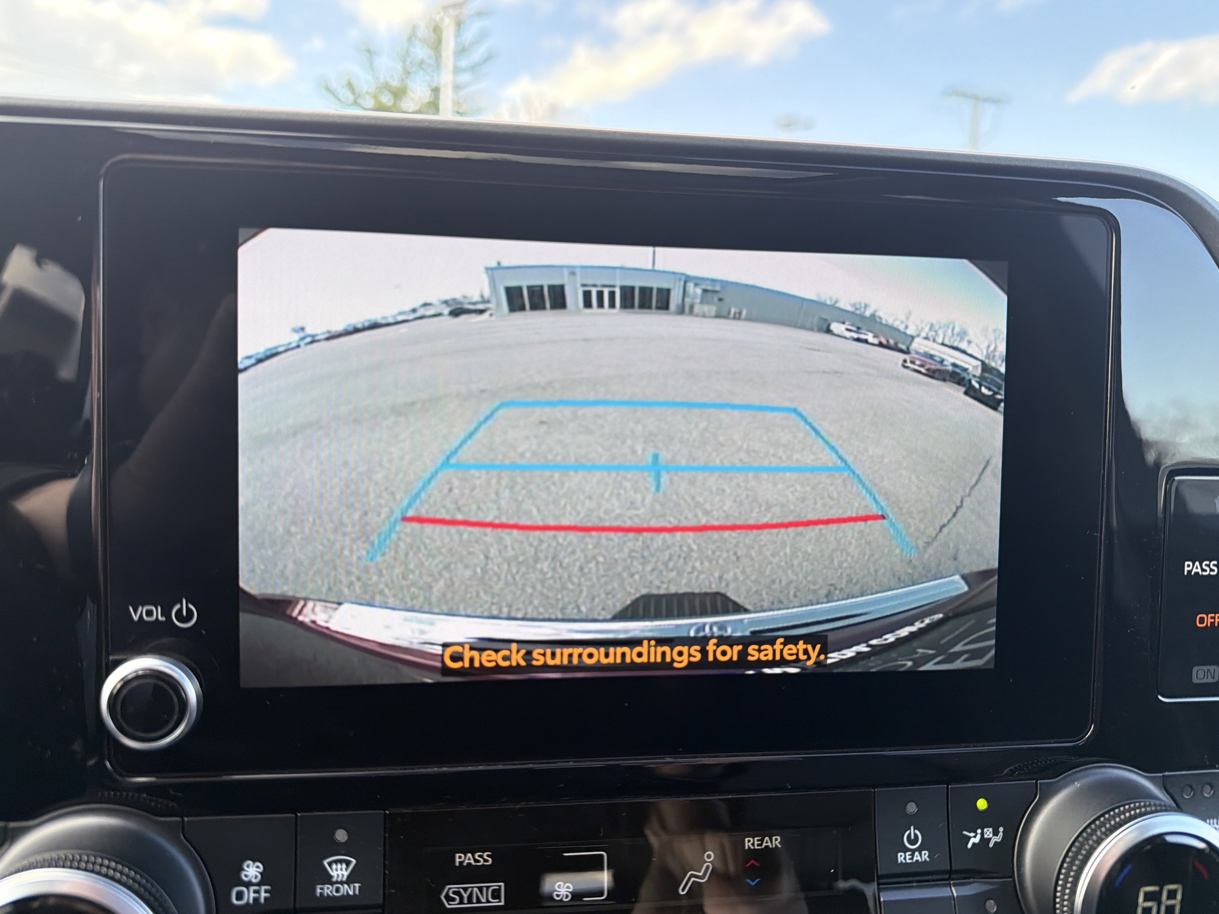 Used 2023 Toyota Highlander XLE AWD/4WD image 18