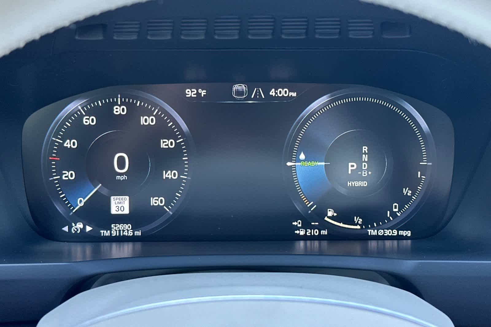 Used 2020 Volvo XC90 T8 Momentum w/ Protection Package Premier image 30