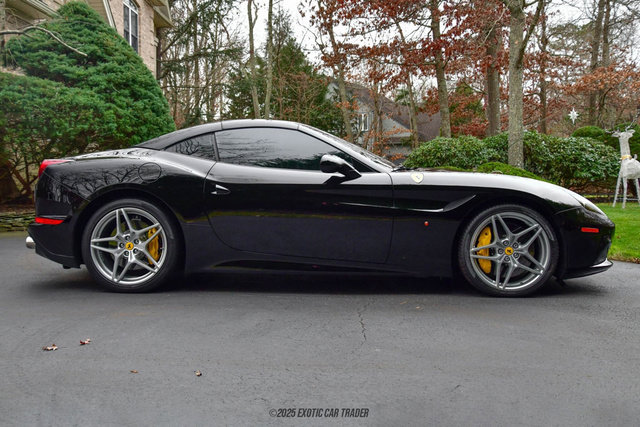 Used 2016 Ferrari California T RWD image 19