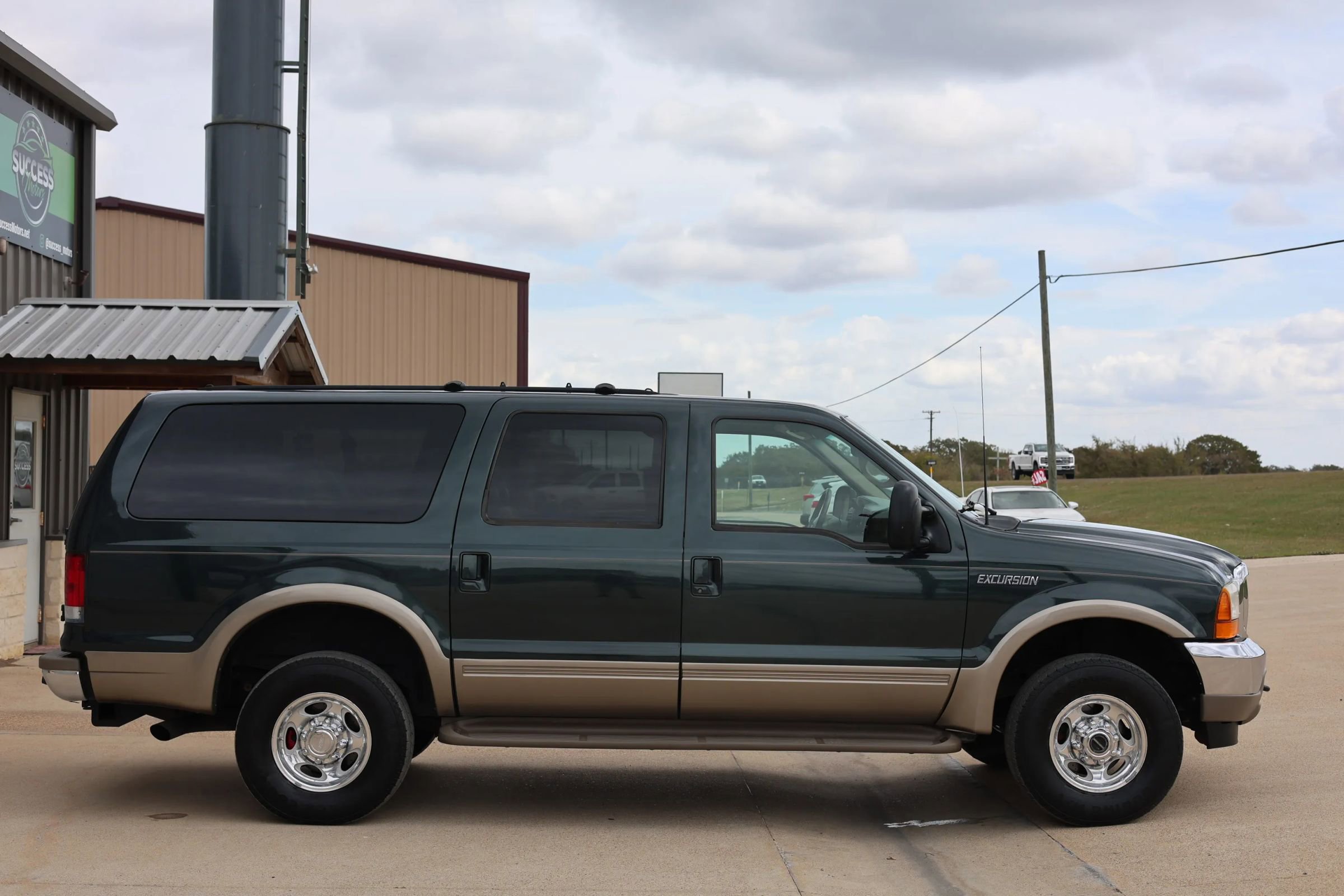 Used 2000 Ford Excursion Limited image 2