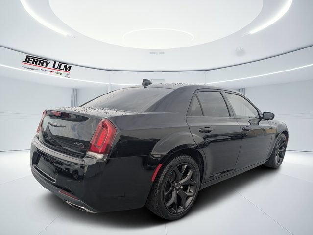 Used 2023 Chrysler 300 S w/ Comfort Group RWD image 3
