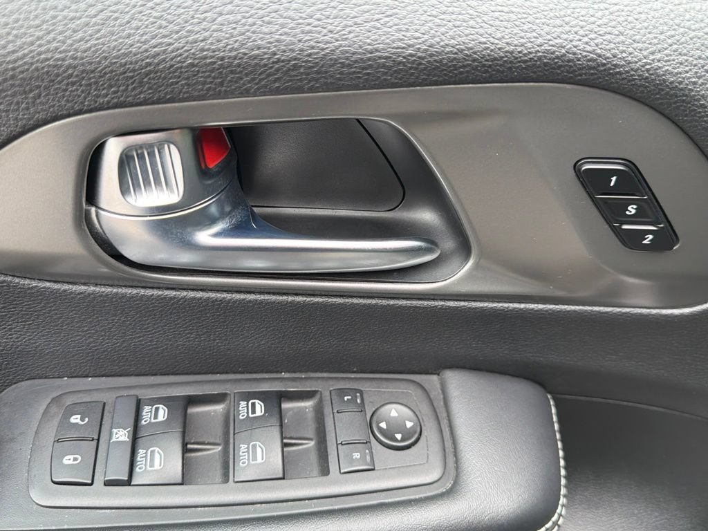 Used 2025 Chrysler Pacifica Select FWD image 17