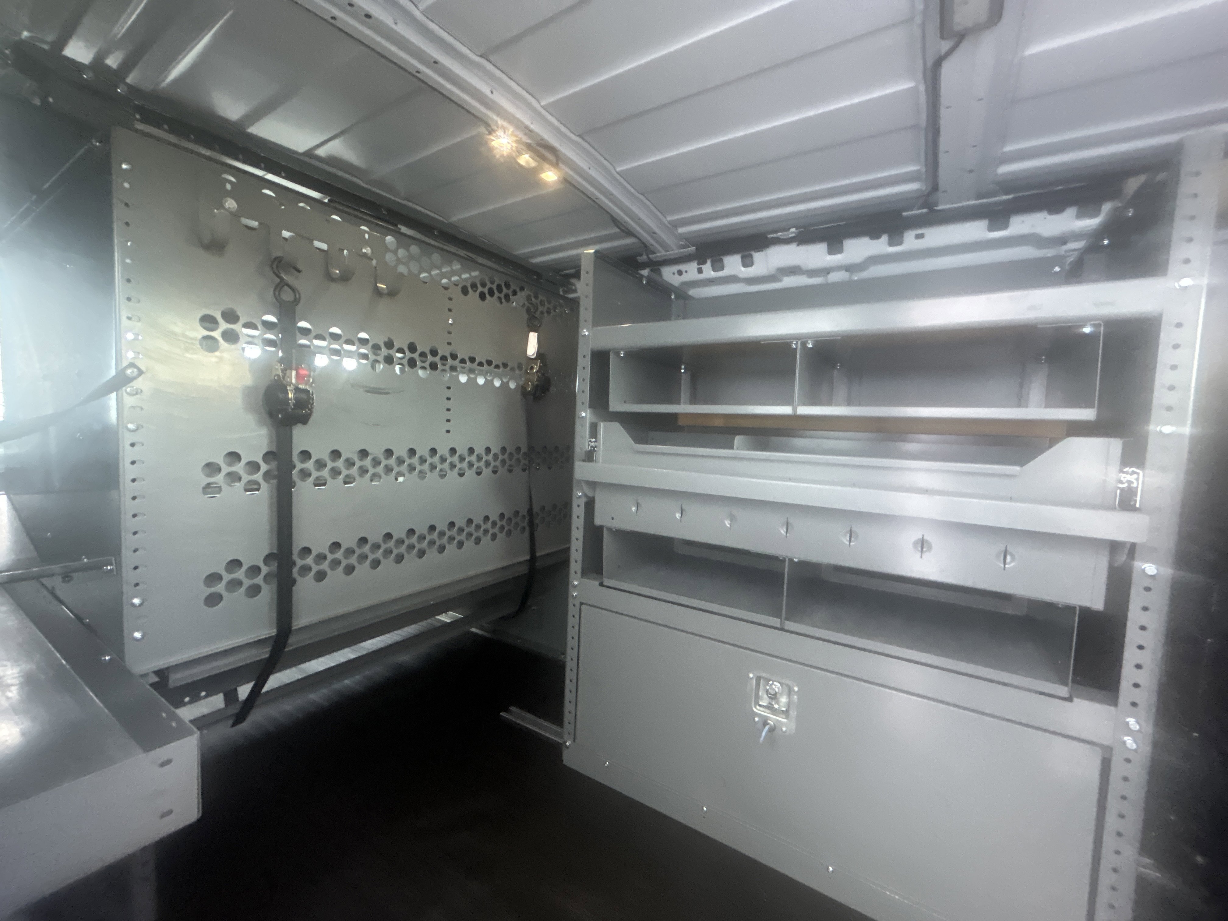 Used 2017 Chevrolet Express 2500 RWD image 22