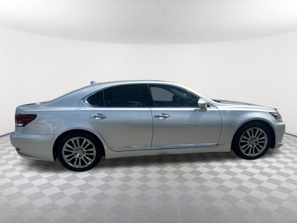 Used 2016 Lexus LS 460 RWD image 4