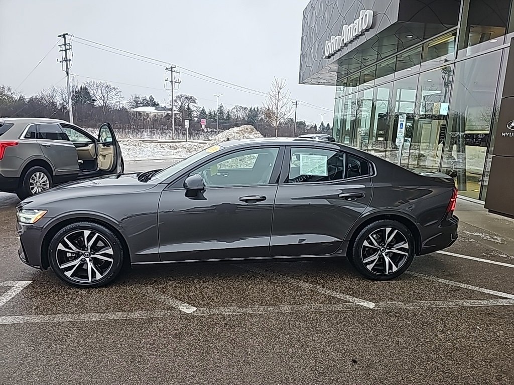 Used 2024 Volvo S60 B5 Core image 2
