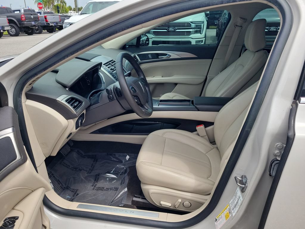 Used 2020 Lincoln MKZ FWD image 18