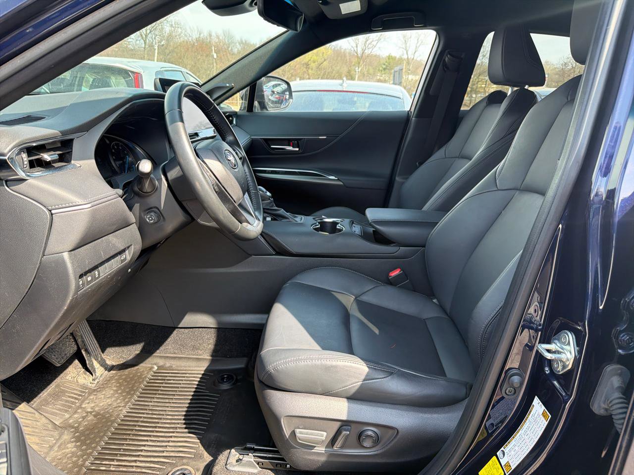 Used 2023 Toyota Venza XLE AWD/4WD image 19