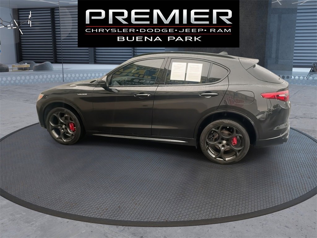 Used 2023 Alfa Romeo Stelvio Veloce image 5