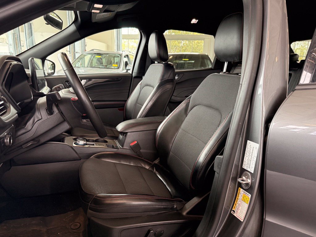Used 2023 Ford Escape ST-Line w/ Tech Pack #1 FWD image 9
