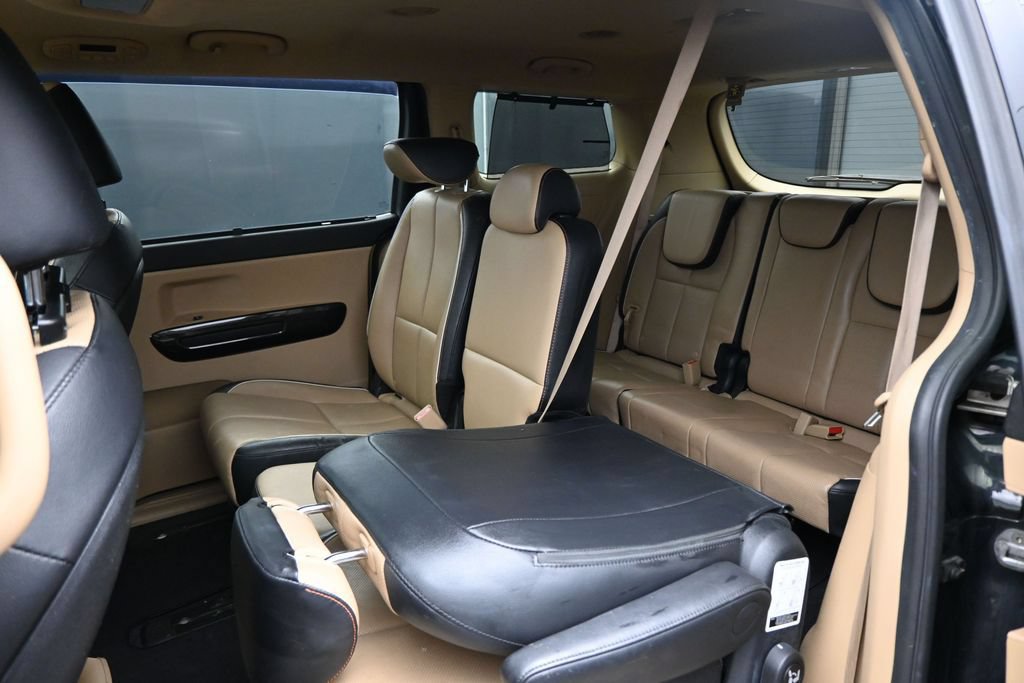 Used 2016 Kia Sedona EX FWD image 26