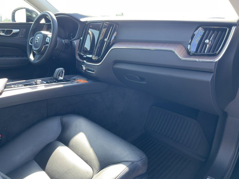 Used 2023 Volvo XC60 B5 Plus w/ Protection Package Premier AWD/4WD image 8