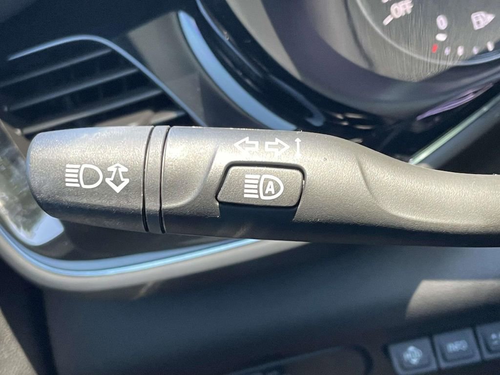 Used 2022 Buick Envision Avenir w/ Technology Package II FWD image 26