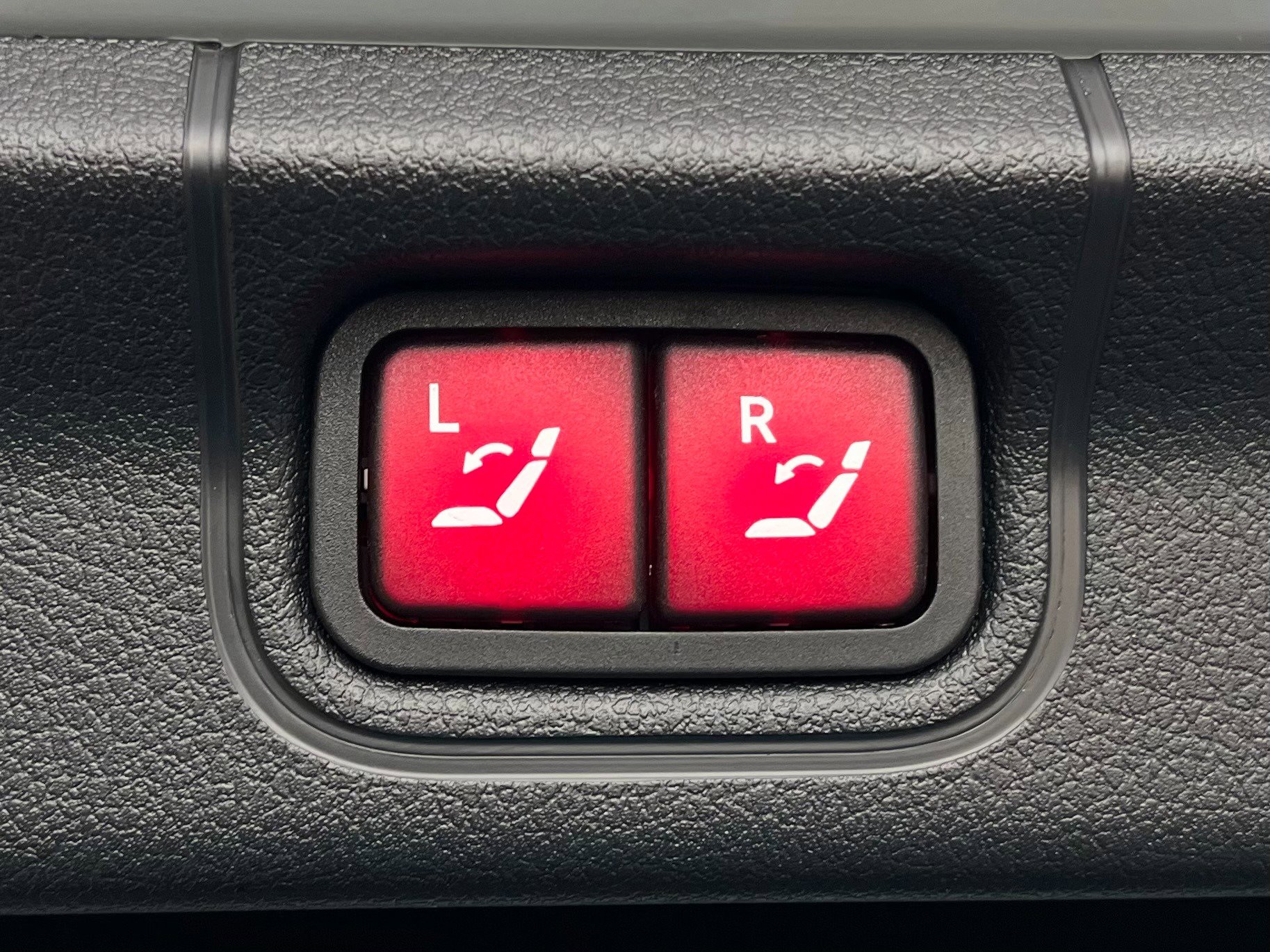 Used 2023 Mercedes-Benz EQE 500 4MATIC Sedan image 32