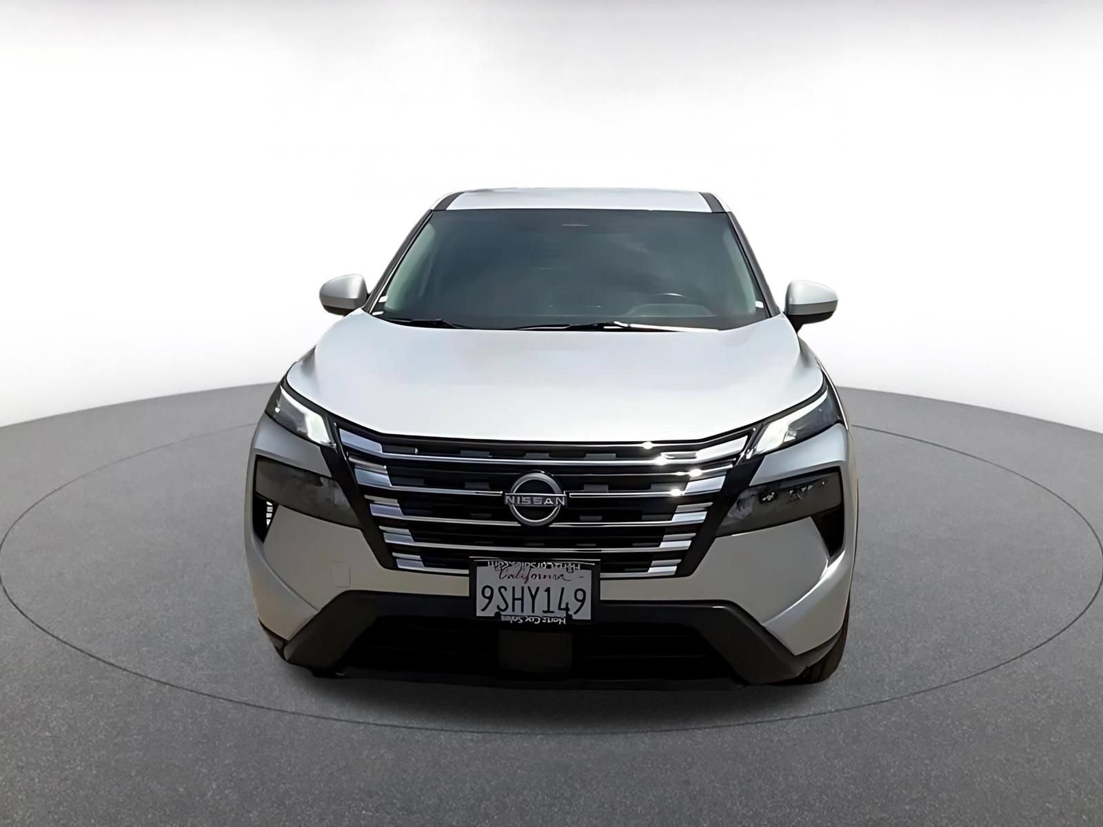 Used 2025 Nissan Rogue SV FWD image 4