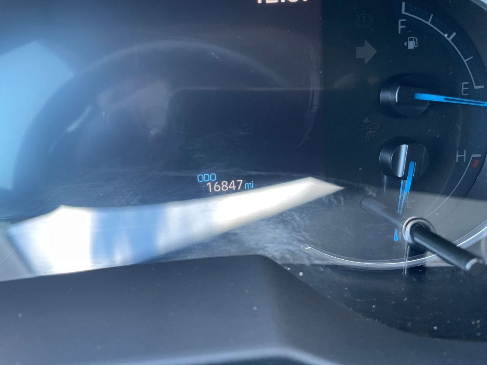 Used 2025 Toyota RAV4 LE image 39