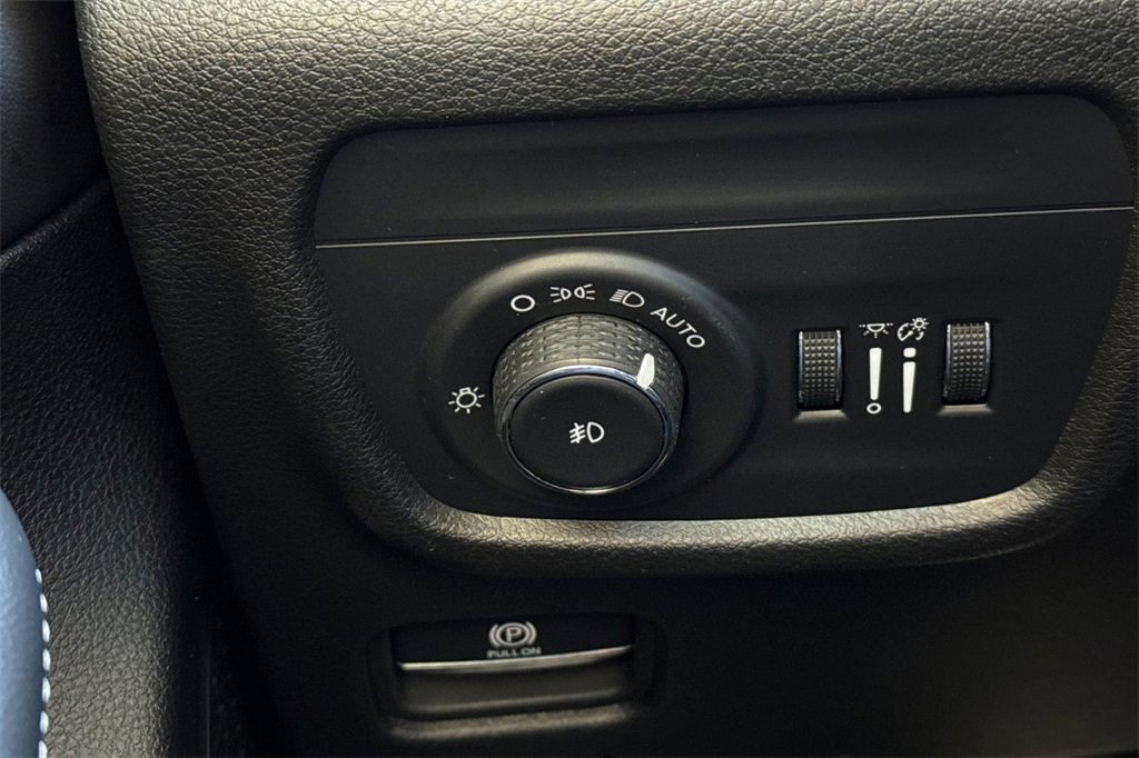 Used 2024 Jeep Grand Cherokee Limited image 38