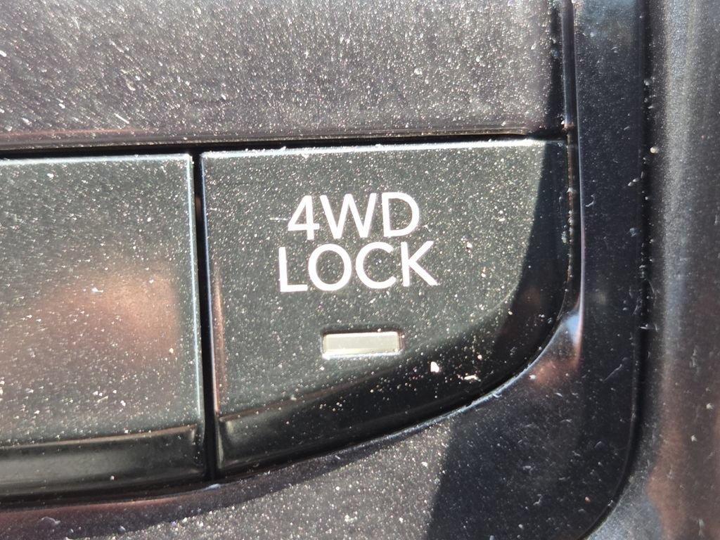 Used 2023 Jeep Compass Latitude AWD/4WD image 8