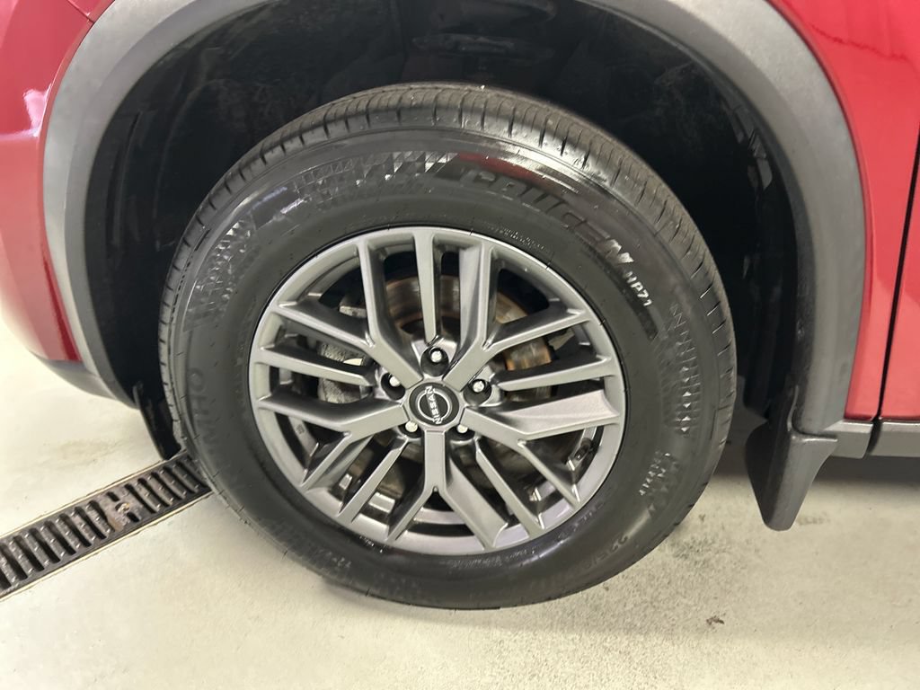 Used 2023 Nissan Rogue S AWD/4WD image 9