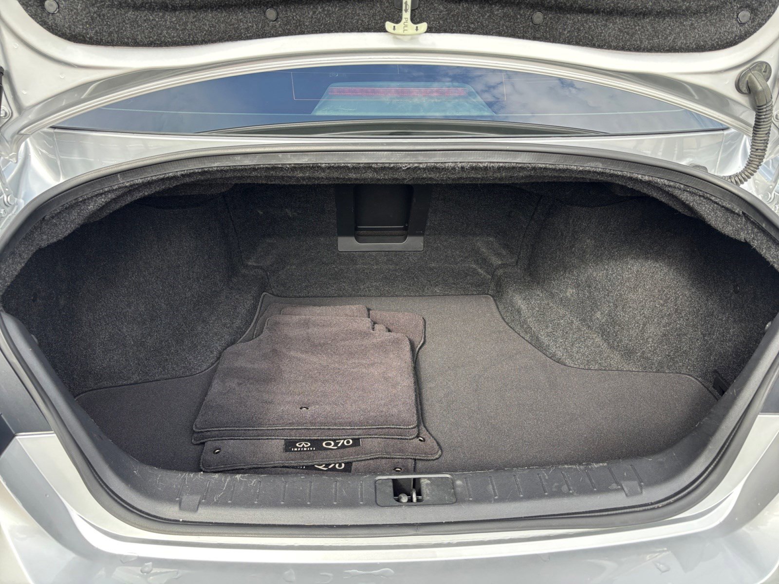 Used 2015 INFINITI Q70 3.7 w/ Deluxe Touring Package RWD image 16