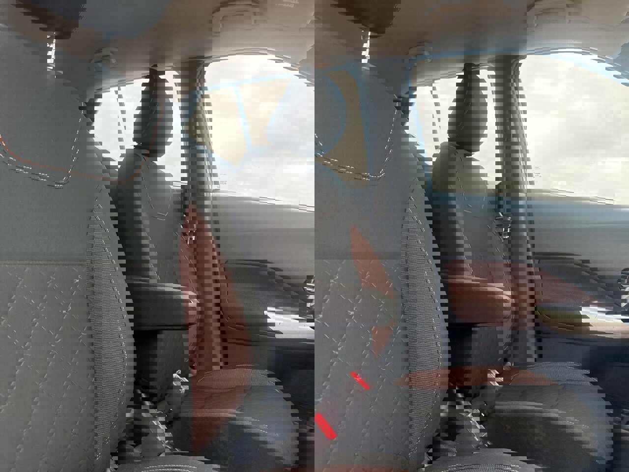 Used 2019 Nissan Kicks SR image 25