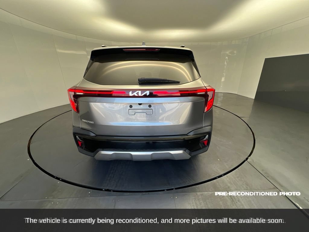 Used 2024 Kia Seltos EX FWD image 4