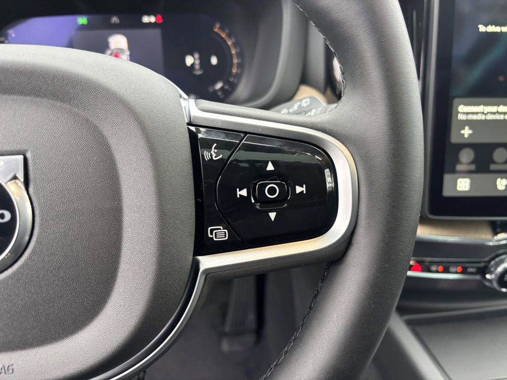 New 2026 Volvo XC60 B5 Plus w/ Protection Package Premier image 18