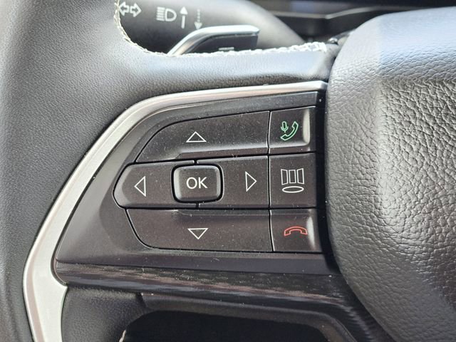 Used 2025 Jeep Grand Cherokee Altitude image 17