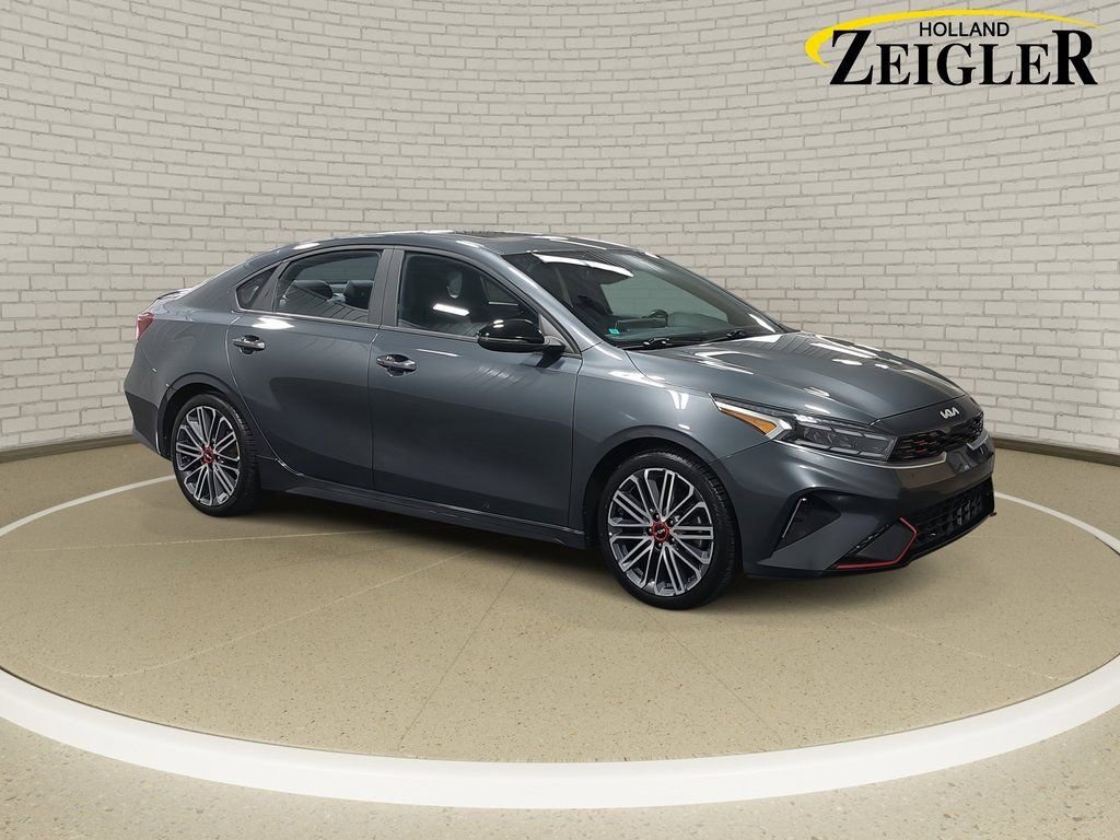 Used 2022 Kia Forte GT image 3