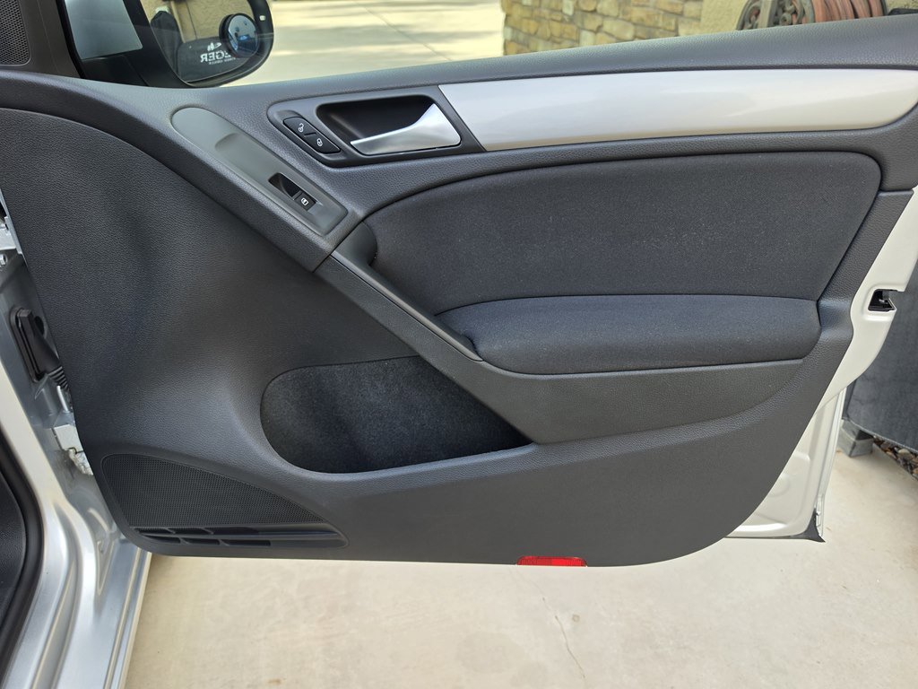 Used 2012 Volkswagen Golf 4-Door image 27