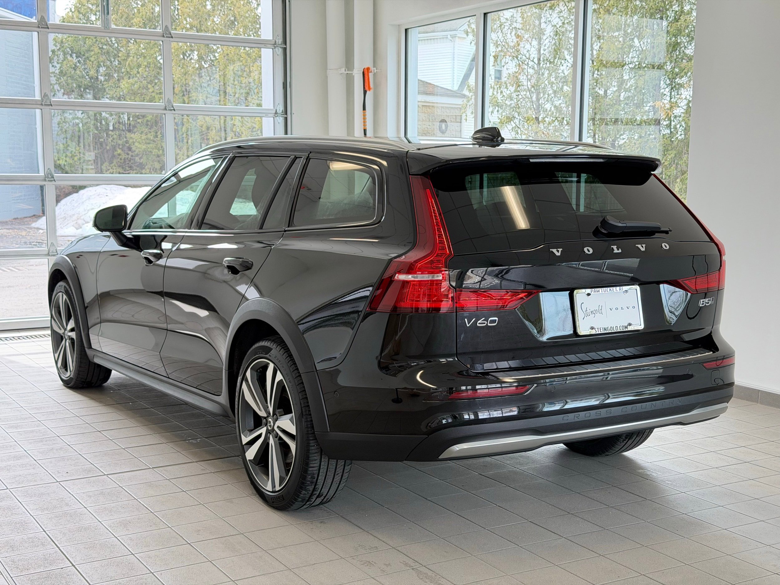 Certified 2024 Volvo V60 B5 Cross Country Plus w/ Protection Package Premier AWD/4WD image 9
