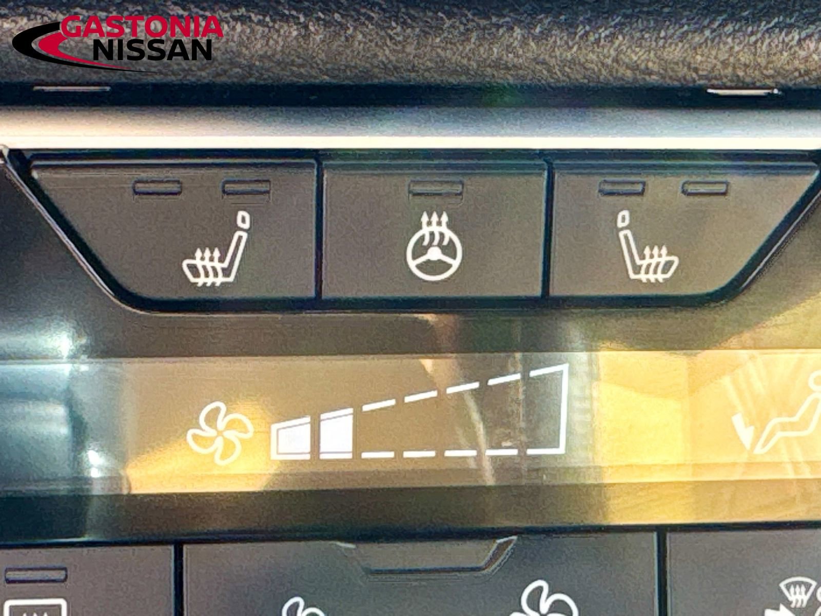 Used 2024 Nissan Sentra SV w/ SV Premium Package image 27