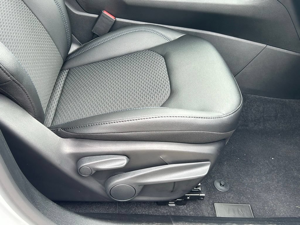 New 2025 Jeep Compass Latitude w/ Sun & Sound Group AWD/4WD image 37