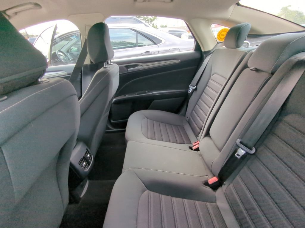 Used 2020 Ford Fusion SE AWD/4WD image 7