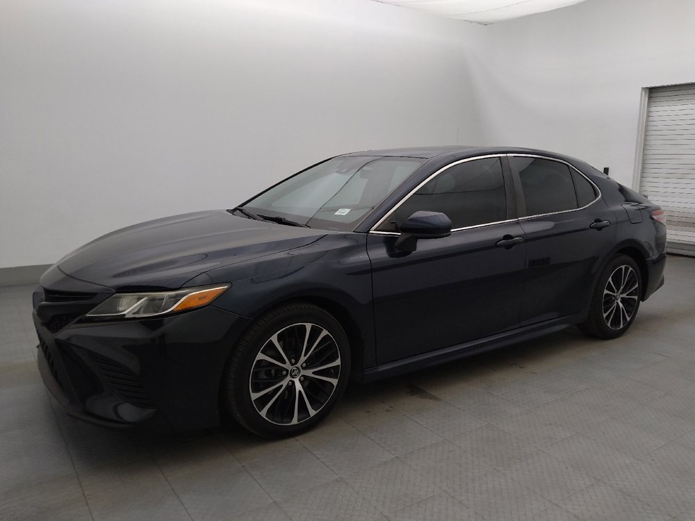 Used 2019 Toyota Camry SE image 2