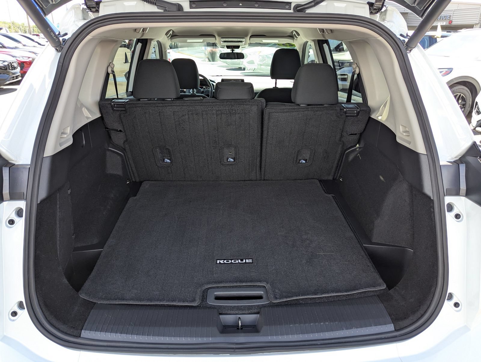Used 2025 Nissan Rogue SV FWD image 14
