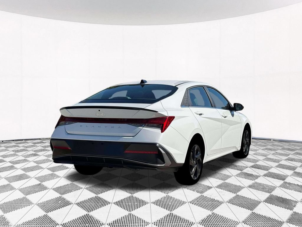 New 2026 Hyundai Elantra SEL Sport Premium FWD image 11