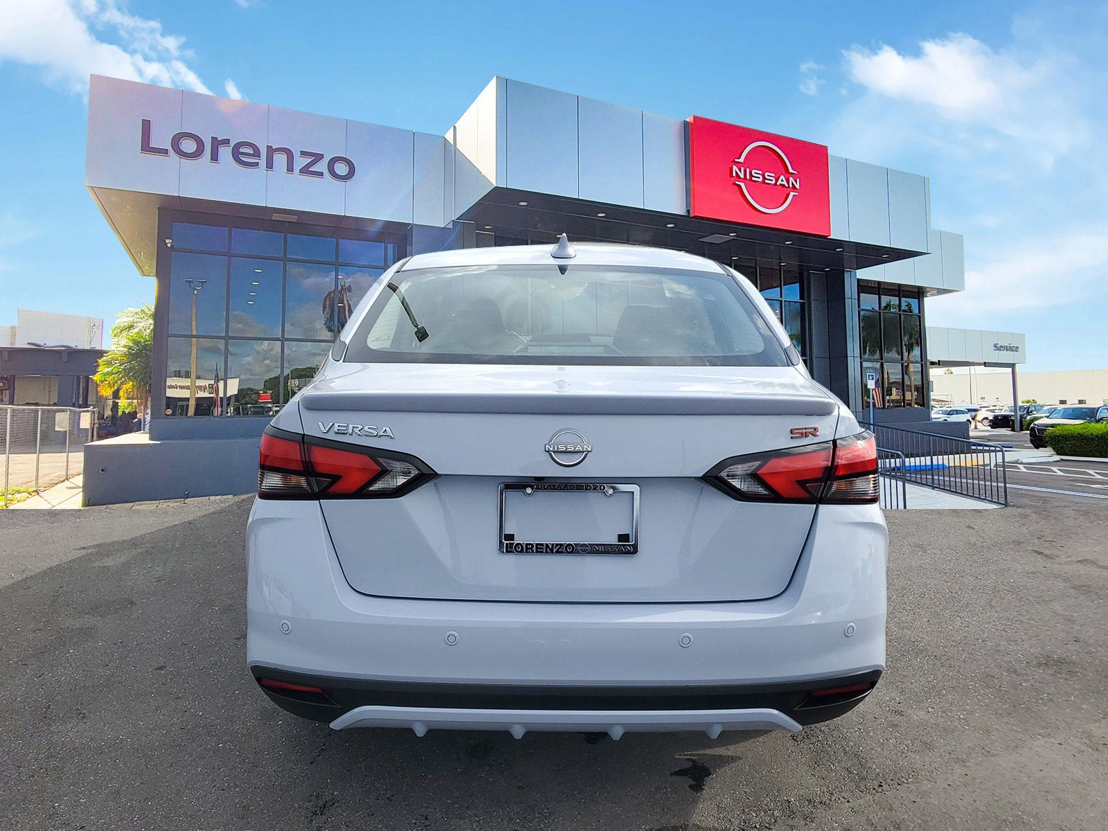 New 2025 Nissan Versa SR w/ Trunk Package FWD image 5