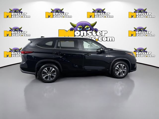Used 2023 Toyota Highlander L image 4