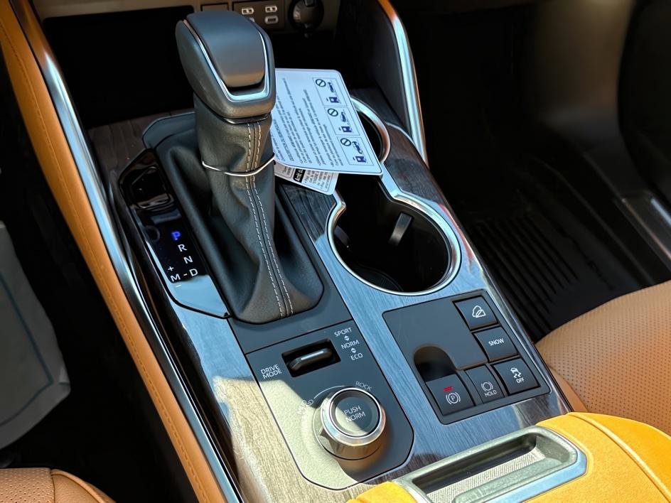 New 2026 Toyota Highlander Platinum image 14