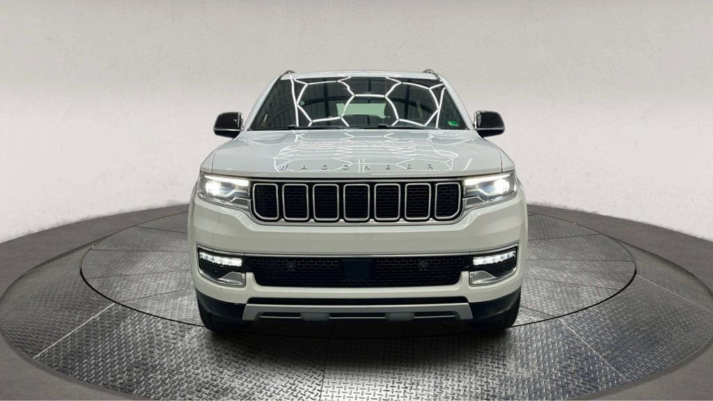 Used 2024 Jeep Wagoneer Series II w/ Flexible Seating Group image 3