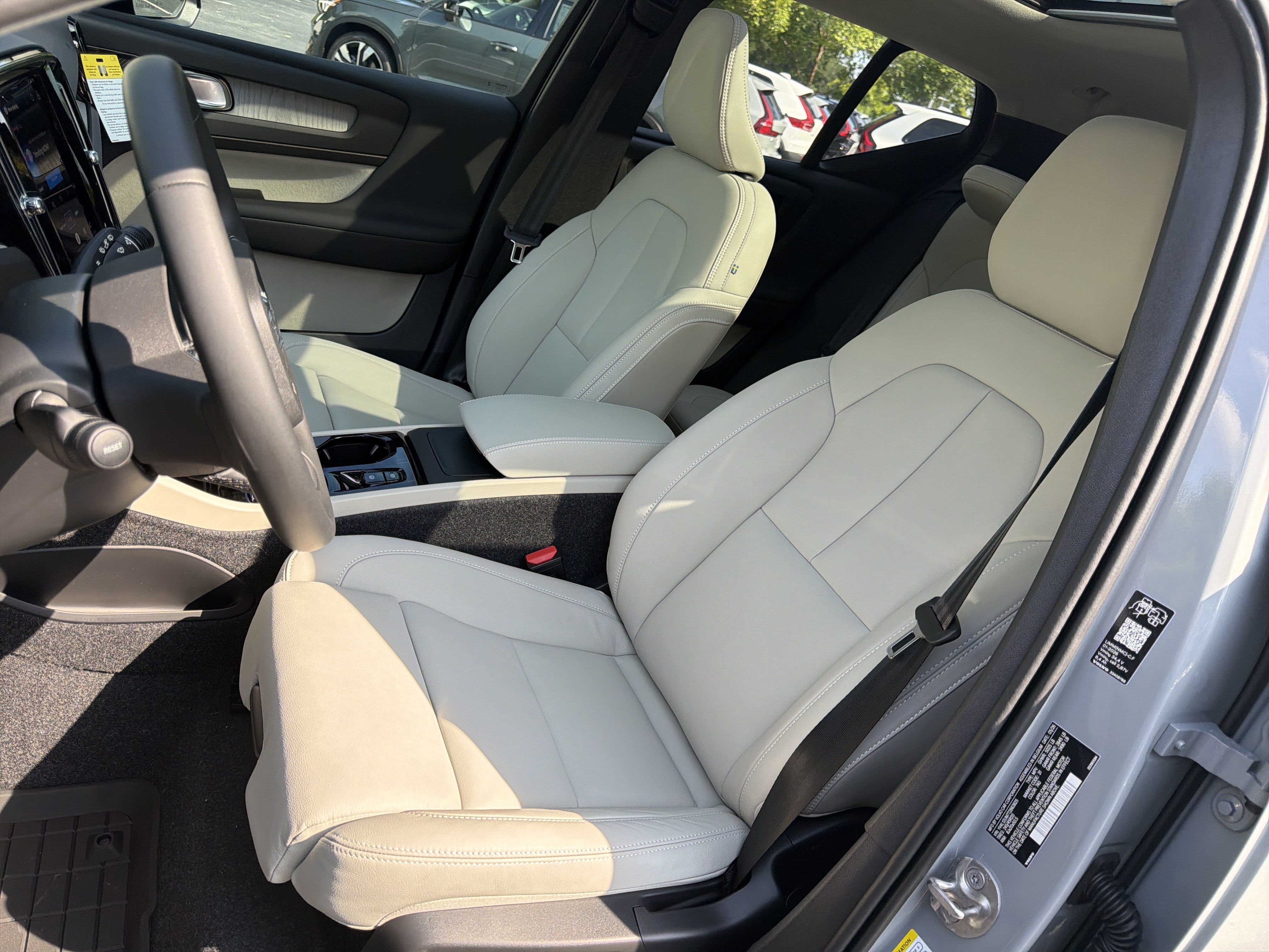 New 2026 Volvo XC40 B5 Ultra w/ Protection Package Premier AWD/4WD image 15