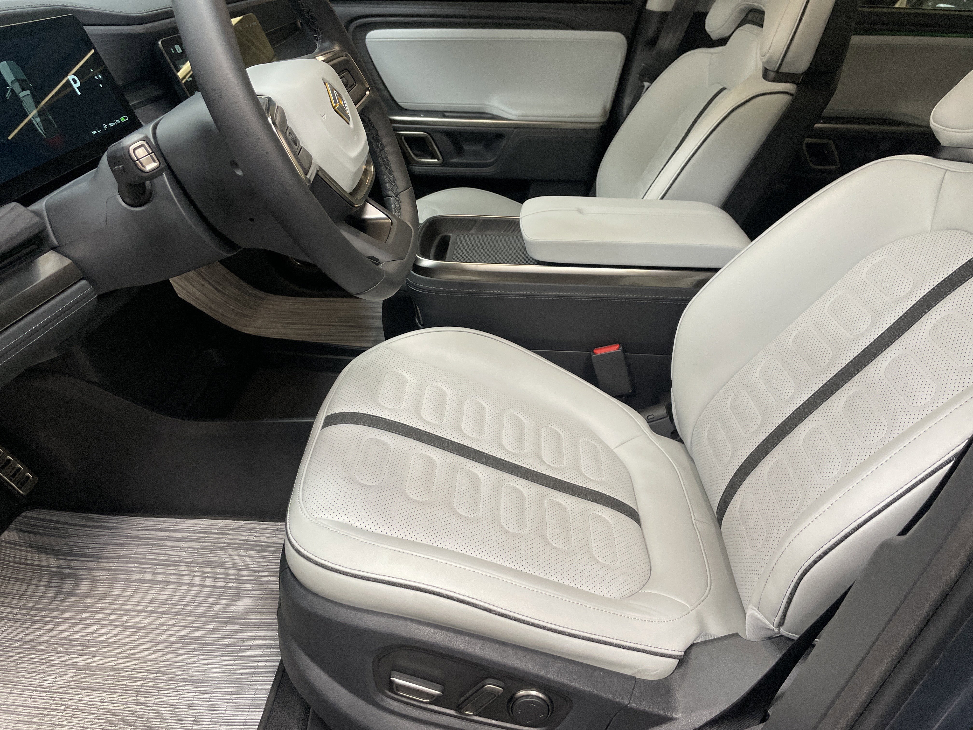 Used 2024 Rivian R1S Adventure image 16