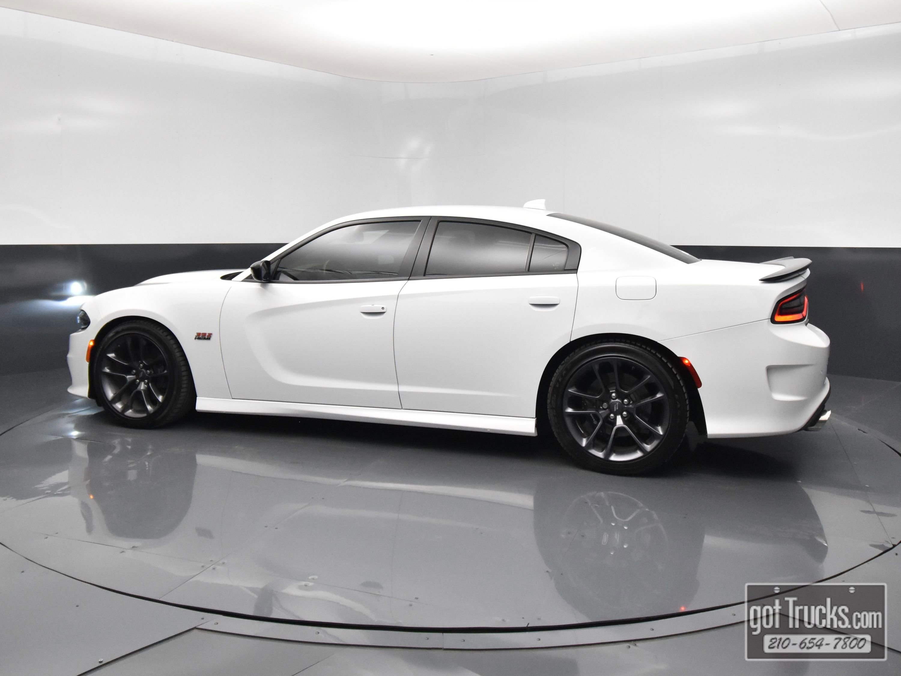 Used 2023 Dodge Charger Scat Pack w/ Navigation & Travel Group RWD image 3