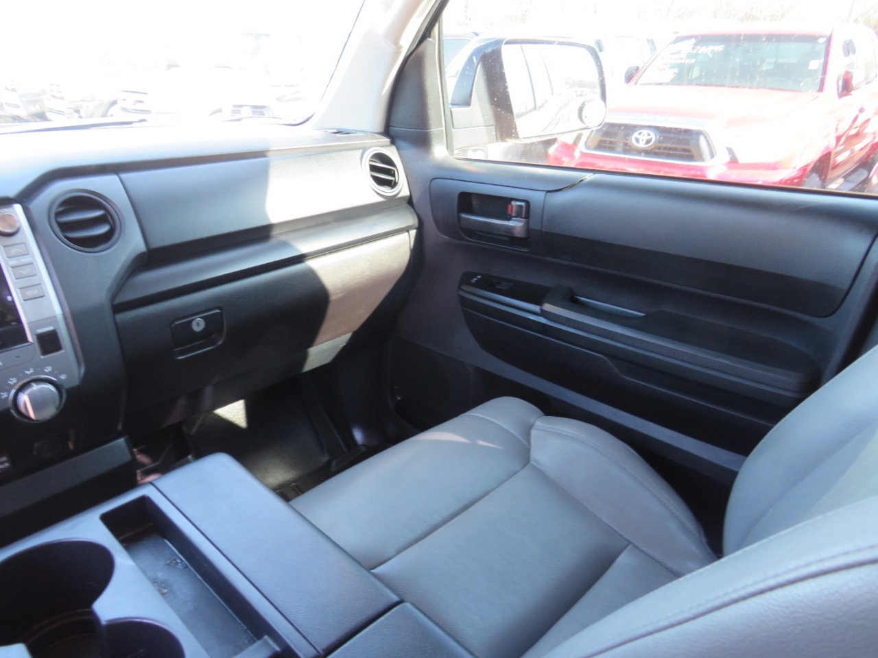 Used 2016 Toyota Tundra SR w/ Tow Package image 36